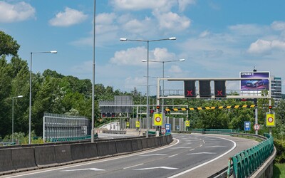 Bratislavskí policajti upozorňujú vodičov na dopravné obmedzenia. Dôležitý diaľničný tunel cez víkend uzavrú