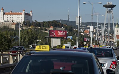 Bratislavskí taxikári nebudú cez hokejové MS ošklbávať turistov. Za nástup si vypýtajú maximálne 4,5 €