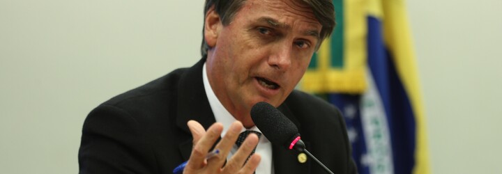 Brazilský prezident chce zveřejnit jména úředníků, kteří schválili vakcínu pro děti. V minulosti jim vyhrožovali smrtí