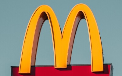 Britský McDonald's stáhne reklamu na McCrispy. Umístili ji vedle krematoria