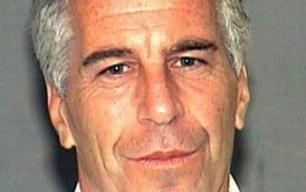 Britský velvyslanec v USA přišel o místo kvůli vazbám na Epsteina. Čeká další skandály