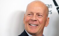 Bruce Willis ohlásil koniec hereckej kariéry. Diagnostikovali mu totiž stratu reči