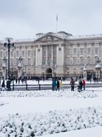 Buckinghamský palác otvára svoj prvý vianočný pop-up obchod