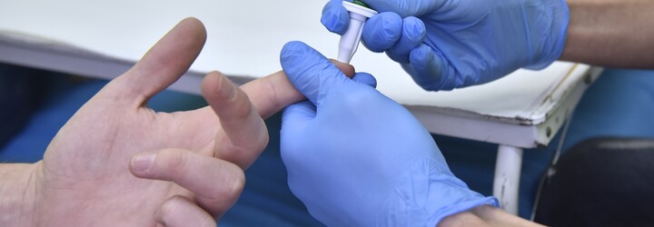 Bulovka podala pacientovi s HIV nový inovativní lék. Muž, kterému dostupné léky nezabíraly, má nyní nulovou virovou nálož
