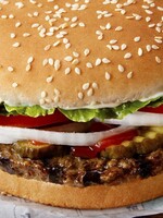 Burger King čoskoro prinesie vegetariánsky burger aj na Slovensko. Priprav sa na rastlinný Impossible Whopper