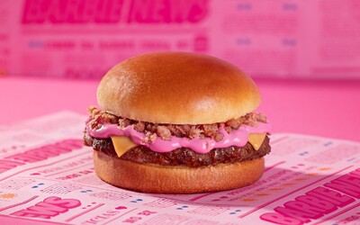 Burger s ružovou omáčkou? Reťazec Burger King ponúka „Barbie Combo“, ktoré odkazuje na nový film s Margot Robbie