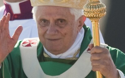 Bývalý papež Benedikt XVI. je velmi nemocný, informoval papež František