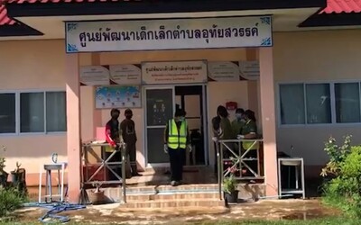Bývalý policista v Thajsku zastřelil nejméně 30 osob v zařízení pro děti, později zabil sebe i svou rodinu