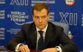 Bývalý ruský prezident vyhrožuje Dominiku Haškovi. Rakušan mu nabídl policejní ochranu