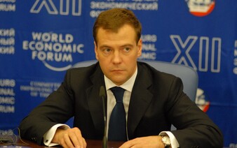 Bývalý ruský prezident vyhrožuje Dominiku Haškovi. Rakušan mu nabídl policejní ochranu