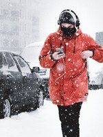 ČHMÚ: Do Česka za pár dní přijde první sníh. Dej si však pozor na nebezpečné meteorologické jevy, které se zimou přichází