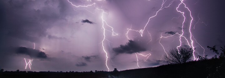 ČHMÚ: Na Moravu a Slezsko se ženou silné bouře s přívalovým deštěm