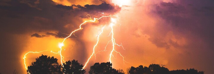 ČHMÚ: V celé České republice platí výstraha před silnými bouřkami