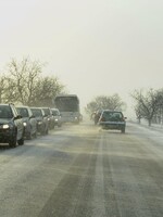 ČHMÚ varuje: Napadne až 10 centimetrů sněhu a teploty místy klesnou pod -12 °C, na celém území Česka se bude tvořit náledí