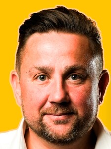 CLOSE FRIENDS: Jan Punčochář nám ukázal, jak nabrousit nůž. „Když přijdu někam do restaurace, pokřižují se“
