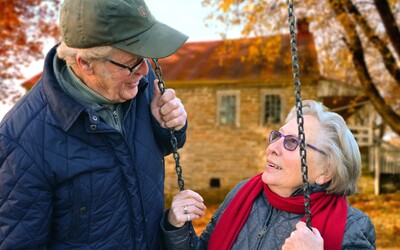 ČSSZ rozesílá seniorům a seniorkám informace o nové penzi. Od června bude o tisícovku nižší