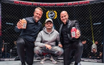 Calin spojil síly s Oktagonem. Jeho POPSTAR Tea je oficiálním nápojem bojové organizace