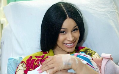 Cardi B sa stala trojnásobnou mamou. Pri pôrode bol aj jej exmanžel Offset