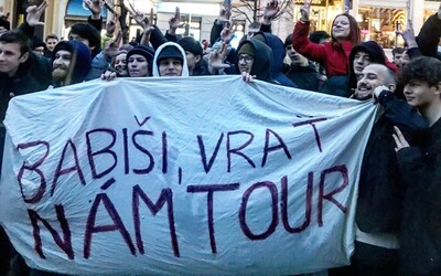 Ca$hanova Bulhar a Labello uspořádali na Václavském náměstí show 5 minut před začátkem vládního zákazu akcí nad 100 lidí