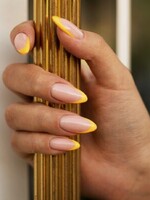 Cat eye, glazed nails aj pastelové farby. Tieto trendy v oblasti manikúry ovládnu jar a ty ich musíš skúsiť tiež