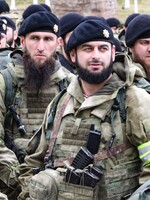 Čečenské komando, které mělo zabít Volodymyra Zelenského, utrpělo vážné ztráty. Při leteckém útoku prý zahynul i Magomed Tušajev