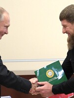 Čečenský diktátor Kadyrov už tri týždne pred inváziou sľúbil Putinovi, že zavraždí Zelenského, tvrdia Ukrajinci 