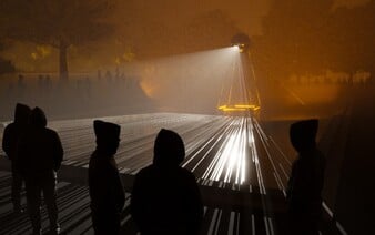 Čeká tě 3D projekce na Vltavě, apokalyptická grilovačka i videomappingy. Signal Festival startuje už ve čtvrtek!