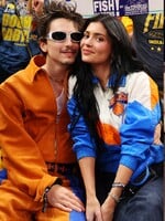 Celebrity Gossip #6: Joe Jonas a Demi Lovato uzdravují svět a Kylie Jenner zase single?