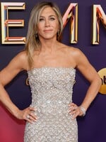 Celebrity Gossip: Jennifer Aniston už není single a Love Island zase ovládl Ameriku