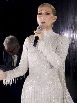 Céline Dion na olympiádě dojala miliony fanoušků. Zpívala poprvé od zveřejnění vzácné nemoci