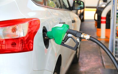 Cena benzínu na slovenských čerpačkách klesla na 1,105 €. Tankujeme za jedny z najnižších cien od roku 2009