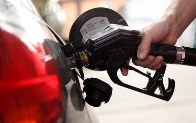 Cena benzinu opět roste, za litr v průměru zaplatíš 39 korun