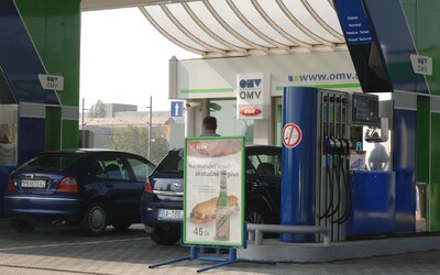 Cena benzínu prudko vzrastie, šoférov zdraženie poriadne zaskočí. Za takéto ceny budeme tankovať v najbližších týždňoch