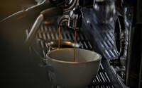 Cena kávy pravdepodobne výrazne porastie. Dôvodom je pripravované nariadenie EÚ o odlesňovaní