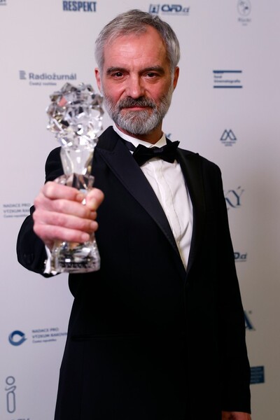 Cenu prezidenta na karlovarském festivalu získá Ivan Trojan. Známe i vizuál letošního ročníku