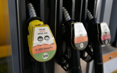 Ceny benzínu a nafty na Slovensku pokračujú v nastavenom trende. Čo ťa čaká na pumpách?