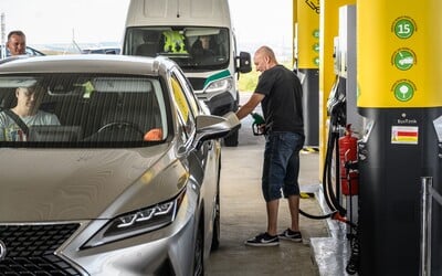 Ceny benzínu či nafty prekvapujú čoraz viac. Vodiči tankujú za sumy ako pred vojnou na Ukrajine