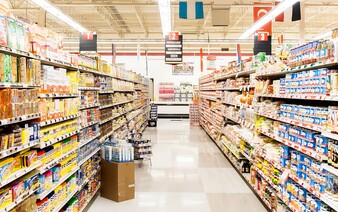 Ceny kávy stúpli za pár mesiacov o 70 %. Obchodníci obmedzujú jej nákup