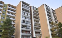 Ceny mnohých bytov na Slovensku od minulého roku klesli až o 15 %. Čoraz viac ľudí je však nútených k dlhodobému prenájmu