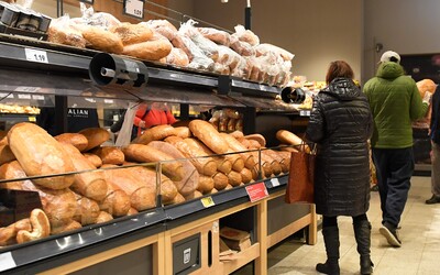 Ceny mnohých potravín výrazne klesli. Za jednu obľúbenú kuchynskú prísadu si však poriadne priplatíš