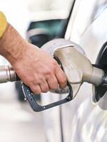 Ceny pohonných hmot v Česku stále rostou. Atakují hranici 50 korun za litr
