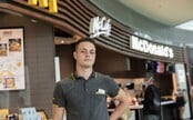 Češi a Češky začínají brigádničit už od útlého věku. Minimální sazba tě nejspíš překvapí