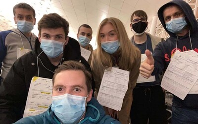 Češi, hospitalizovaní Na Bulovce kvůli koronaviru, jsou volní