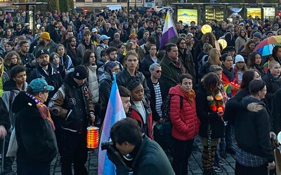Česi v 6 mestách podporili LGBT+ komunitu na Slovensku. Na protestoch odsúdili vraždu pred barom Tepláreň
