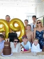 Česká babička Ivanky Trump oslavila 99. narozeniny. Dcera prezidenta zveřejnila dojemné fotky