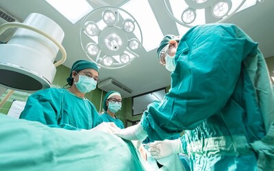 Češka čekala na transplantaci plic rekordních 143 dnů s umělou plící, je světovým unikátem