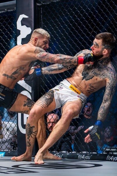 Česká euforie, krev i slzy štěstí. Tohle jsou nejlepší fotky z Oktagonu 79