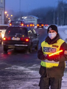 Česká policie by mohla dostat revoluční vychytávku. Umožní na dálku zastavit ujíždějící auto