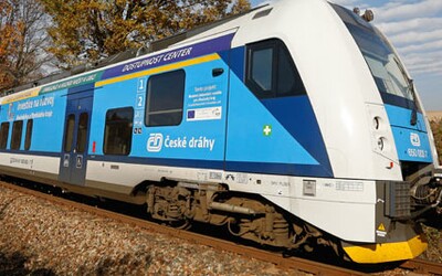 České dráhy hledají vlakvedoucí i průvodčí. Nabízejí 47 tisíc korun, ubytování v Praze a práci ti nabídnou přímo ve vlaku