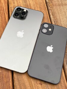 Českem otřásl podvod desetiletí. Zmizela elektronika Apple za miliardy